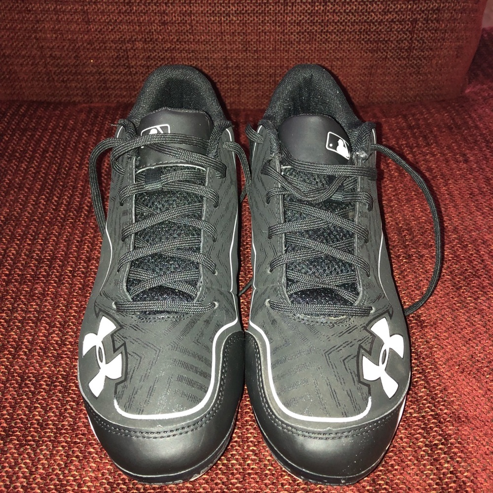 Baseball cleats